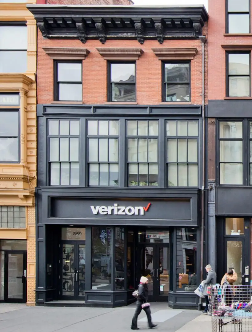 Verizon store on a city street.